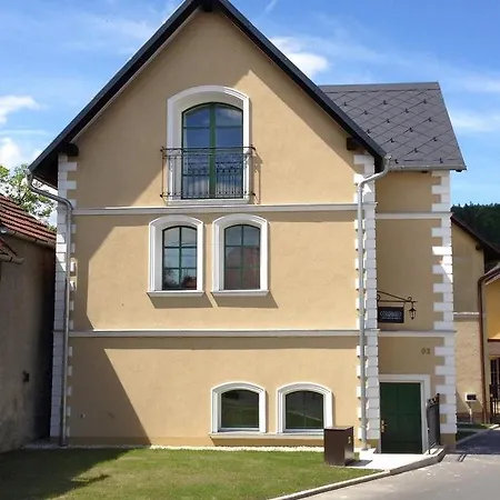 Old House Bed & Breakfast 3*
