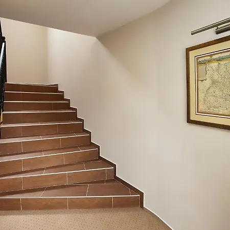 לינה וארוחת בוקר Old House